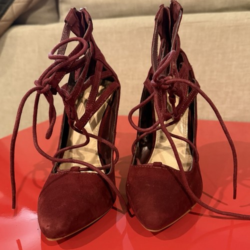 Burgundy lace pointed toe - up,